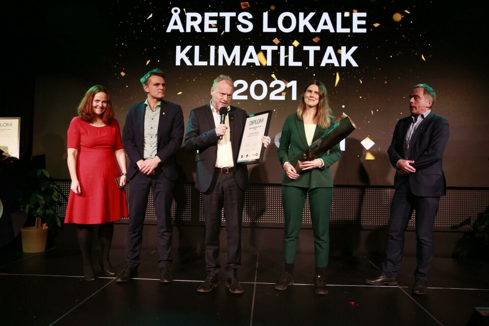 Oslo kommune mottok pris for Årets lokale klimatiltak i 2021 under Zerokonferansen i Oslo 24. november. Fra venstre direktør i klimaetaten Heidi Sørensen, byråd Einar Wilhelmsen, byrådsleder Raymond Johansen, byråd Sirin Stav og Helge Eide fra KS. Nå er de igjen nominert til pris. Oslo kommune mottok pris for Årets lokale klimatiltak i 2021 under Zerokonferansen i Oslo 24. november. Fra venstre direktør i klimaetaten Heidi Sørensen, byråd Einar Wilhelmsen, byrådsleder Raymond Johansen, byråd Sirin Stav og Helge Eide fra KS. Nå er de igjen nominert til pris.