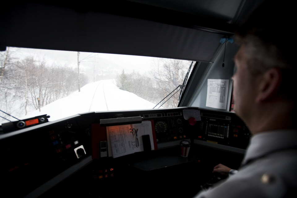Ringeriksordfører Runar Johansen er svært skuffet over at regjeringen dropper planene om å bygge strekningen mellom Sandvika og Hønefoss, som kunne spart Bergensbanen for mye tid. Ringeriksordfører Runar Johansen er svært skuffet over at regjeringen dropper planene om å bygge strekningen mellom Sandvika og Hønefoss, som kunne spart Bergensbanen for mye tid.