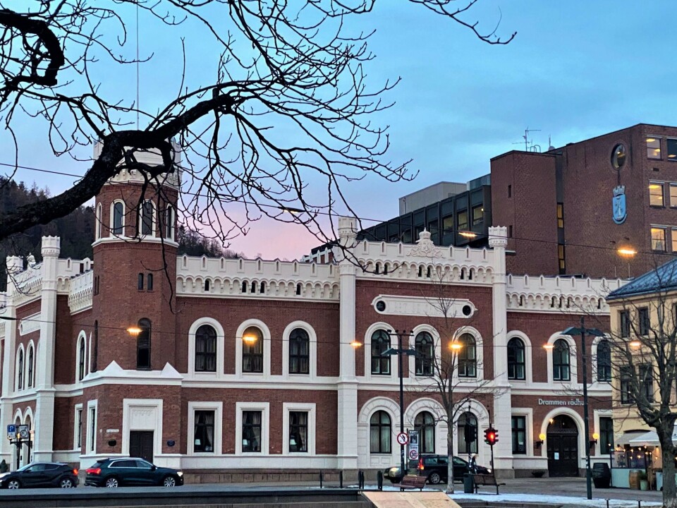 Drammen har fått mye oppmerksomhet og kritikk for sitt vedtak. Drammen har fått mye oppmerksomhet og kritikk for sitt vedtak.