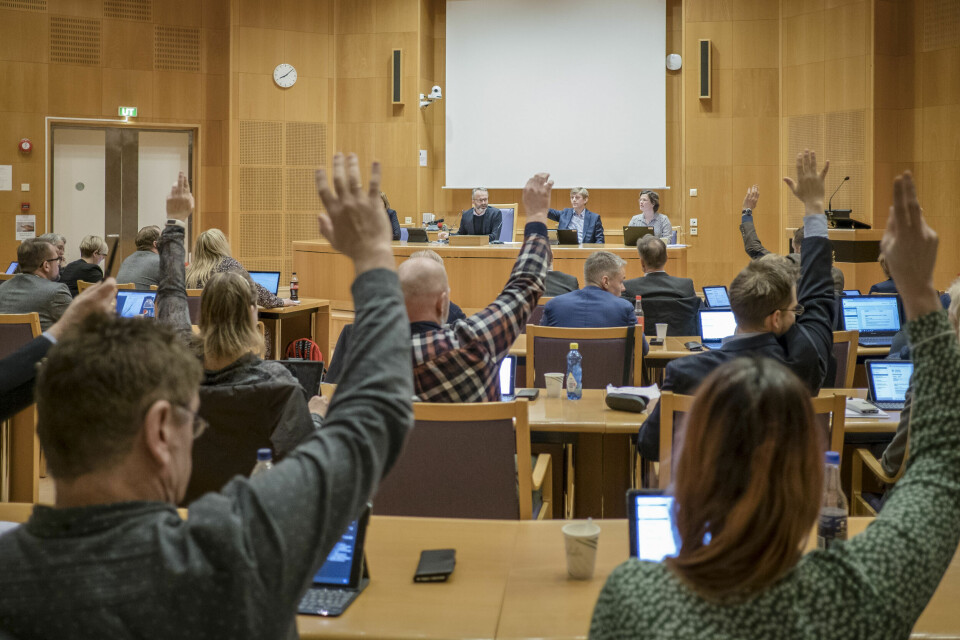 Mange ordførere og fylkesordførere har en lønn som er knyttet til stortingsrepresentantens lønn. Mange ordførere og fylkesordførere har en lønn som er knyttet til stortingsrepresentantens lønn.