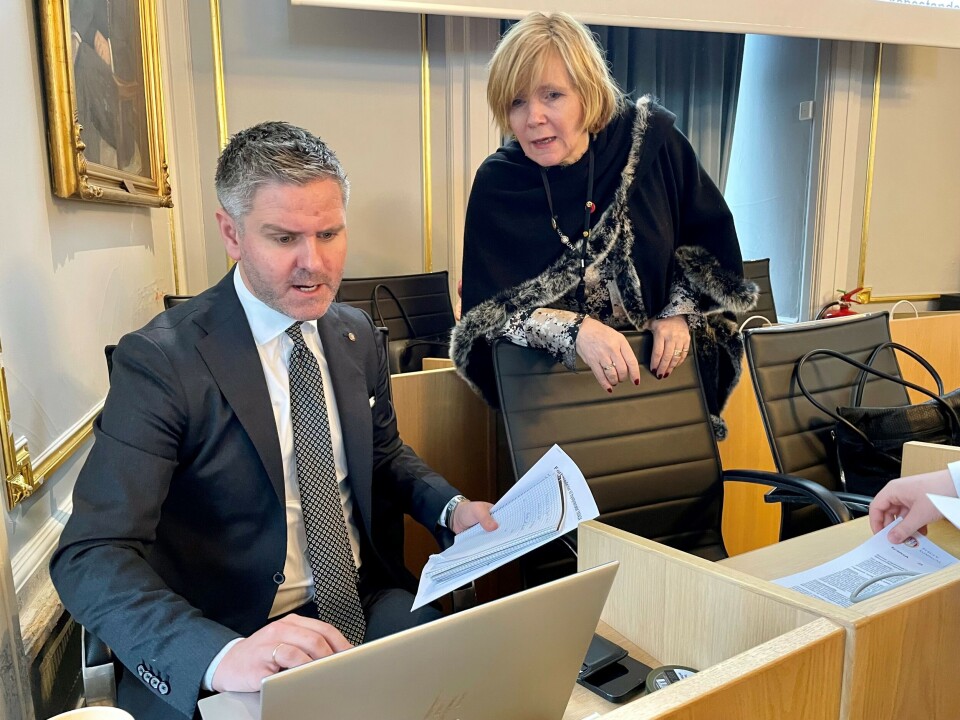Byrådsleder Christine Meyer (H) i Bergen sammen med finansbyråd Eivind Nævdal-Bolstad, som nå har varslet at han trekker seg. Byrådsleder Christine Meyer (H) i Bergen sammen med finansbyråd Eivind Nævdal-Bolstad, som nå har varslet at han trekker seg.