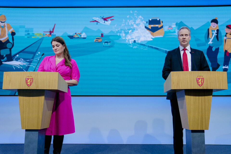 Fiskeri- og havminister Cecilie Myrseth og samferdselsminister Jon-Ivar Nygård la fram stortingsmeldingen om Nasjonal transportplan fredag. Fiskeri- og havminister Cecilie Myrseth og samferdselsminister Jon-Ivar Nygård la fram stortingsmeldingen om Nasjonal transportplan fredag.