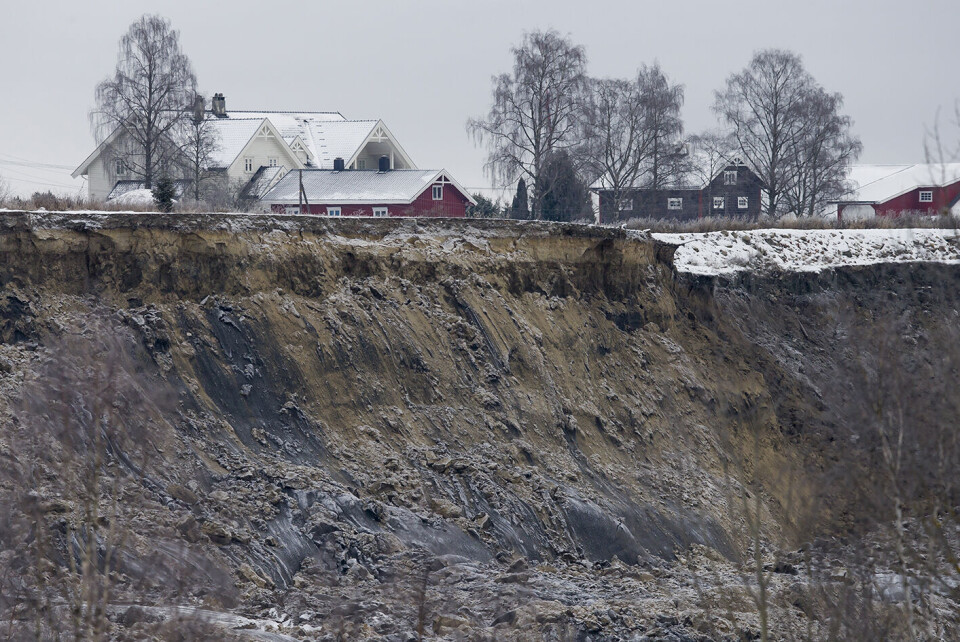 NVE advarer mot betydelig etterslep i sikring av rasutsatte boligområder. Bildet er fra jordraset i Sørum i Akershus i november. Foto: Cornelius Poppe / NTB scanpix. NVE advarer mot betydelig etterslep i sikring av rasutsatte boligområder. Bildet er fra jordraset i Sørum i Akershus i november. Foto: Cornelius Poppe / NTB scanpix.