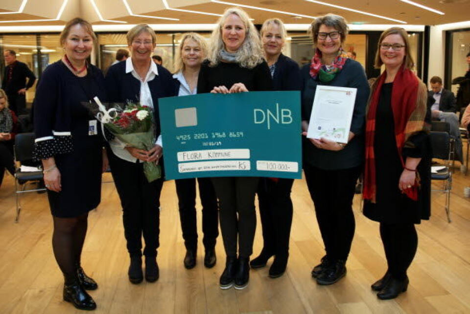 Flora kommune ved Ragnhild Holm, Hilde Solheim, Vivian Nekkøy og Leni Klakegg sammen med KS-leder Gunn Marit Helgesen (t.v.), eldre- og folkehelseminister Åse Michaelsen og leder av satsingen i KS, Christine Haga Sørlie (t.h.). Foto: Thea Finstad, KS Flora kommune ved Ragnhild Holm, Hilde Solheim, Vivian Nekkøy og Leni Klakegg sammen med KS-leder Gunn Marit Helgesen (t.v.), eldre- og folkehelseminister Åse Michaelsen og leder av satsingen i KS, Christine Haga Sørlie (t.h.). Foto: Thea Finstad, KS