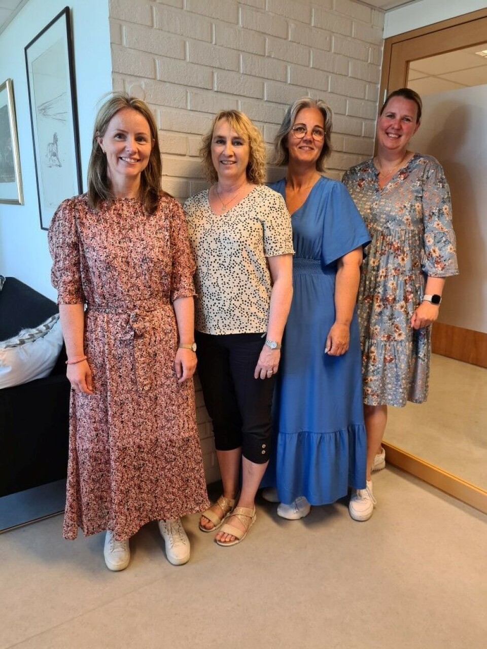 Shorts? Bar mage? Slik kler Kommune-Norge seg i varmen Ingen logoer, men mange fine sommerantrekk i Hå kommune. Fra venstre: Elin Skretting Tveiten, Oddbjørg Egeland Larsen, Mona Nodland og Anne Helene Hompland.