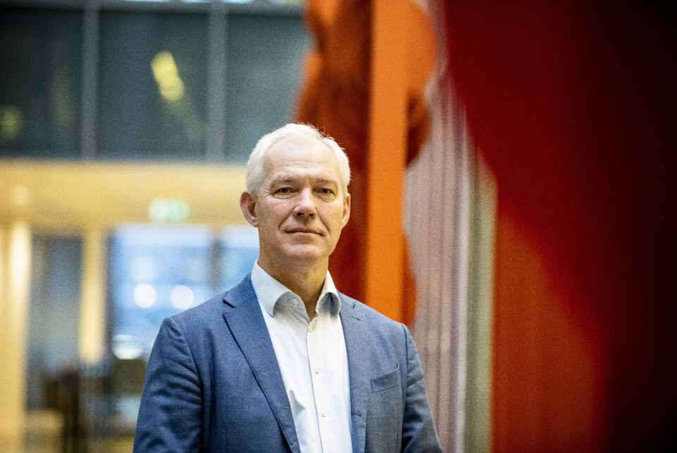 Konsernsjef Sverre Thornes i KLP deler ut avkastningsoverskudd. Konsernsjef Sverre Thornes i KLP deler ut avkastningsoverskudd.