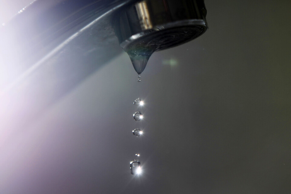0,7 prosent av det kommunale vannledningsnettet i Norge ble fornyet i 2021. Rundt hver tredje liter forsvant ut gjennom lekkasjer før det nådde vannkrana. 0,7 prosent av det kommunale vannledningsnettet i Norge ble fornyet i 2021. Rundt hver tredje liter forsvant ut gjennom lekkasjer før det nådde vannkrana.