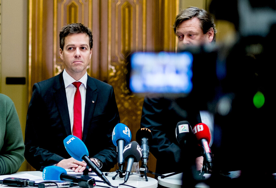 KrF-leder Knut Arild Hareide ber norske kommuner ta imot flere flyktninger. Han håper det ikke skal bli nødvendig med tvang for å få bosatt de mange tusen asylsøkerne som nå skal bosettes. Arkivfoto: Magnus Knutsen Bjørke KrF-leder Knut Arild Hareide ber norske kommuner ta imot flere flyktninger. Han håper det ikke skal bli nødvendig med tvang for å få bosatt de mange tusen asylsøkerne som nå skal bosettes. Arkivfoto: Magnus Knutsen Bjørke