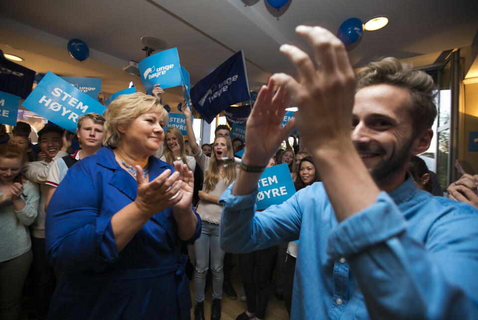 Høyreleder Erna Solberg og Unge Høyre leder Paul Joakim Sandøy jubler på Unge Høyres skolevalgvake etter at partiet ble kåret til vinneren i skolevalget for to år siden, med 28,3 prosent av stemmene. Foto: Heiko Junge / NTB scanpix Høyreleder Erna Solberg og Unge Høyre leder Paul Joakim Sandøy jubler på Unge Høyres skolevalgvake etter at partiet ble kåret til vinneren i skolevalget for to år siden, med 28,3 prosent av stemmene. Foto: Heiko Junge / NTB scanpix