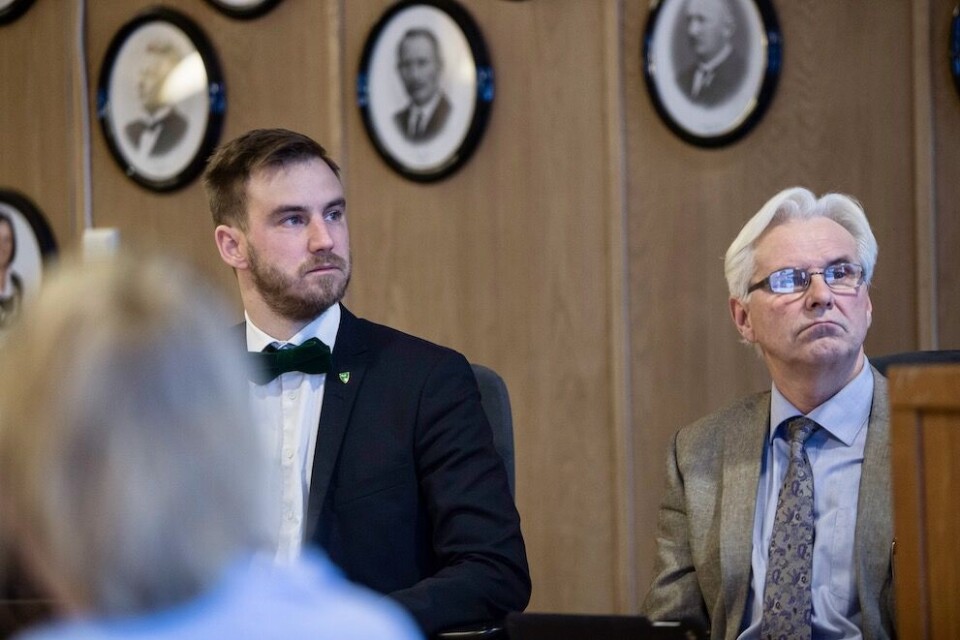 Ordfører Tor Peder Lohne (t.v.), som selv opplevde å bli mobbet på skolen, og rådmann Jørn Christian Knudsen har et stort arbeid foran seg. Arkivfoto: Didrik Linnerud Arnesen Ordfører Tor Peder Lohne (t.v.), som selv opplevde å bli mobbet på skolen, og rådmann Jørn Christian Knudsen har et stort arbeid foran seg. Arkivfoto: Didrik Linnerud Arnesen