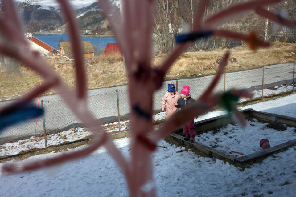 Altfor mange barn vokser opp i utrygge og skadelige omgivelser. Dette har førsteamanuensis Clas Jostein Claussen en feig holdning til, mener Tollef Stensrud. Illustrasjonsfoto: Heidi Hattestein Altfor mange barn vokser opp i utrygge og skadelige omgivelser. Dette har førsteamanuensis Clas Jostein Claussen en feig holdning til, mener Tollef Stensrud. Illustrasjonsfoto: Heidi Hattestein