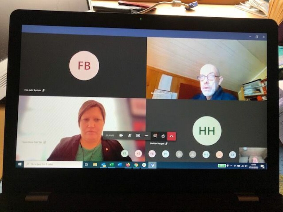 Nøytral bakgrunn og godt kamera-utsnitt er blant rådene ekspertene har for å gjøre fjernmøte-opplevelsen bedre. Her fra Seljords første digitale formannskapsmøte. Nøytral bakgrunn og godt kamera-utsnitt er blant rådene ekspertene har for å gjøre fjernmøte-opplevelsen bedre. Her fra Seljords første digitale formannskapsmøte.