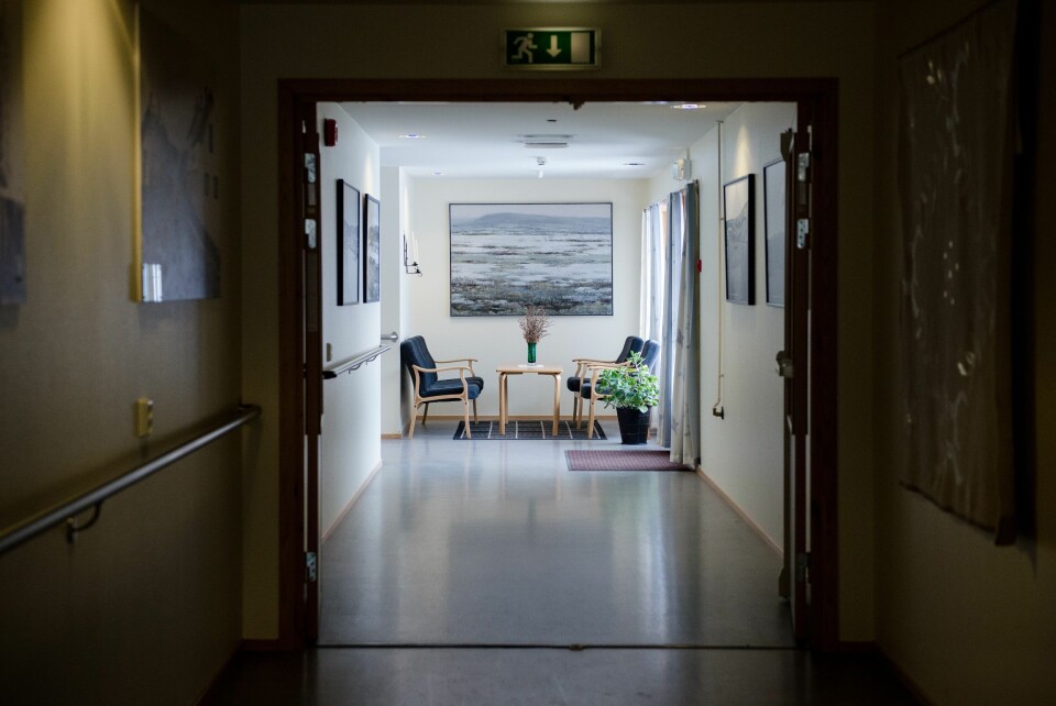 Det meldes om stadig flere dødsfall på sykehjem og blant sykehjemsbeboere. Det meldes om stadig flere dødsfall på sykehjem og blant sykehjemsbeboere.