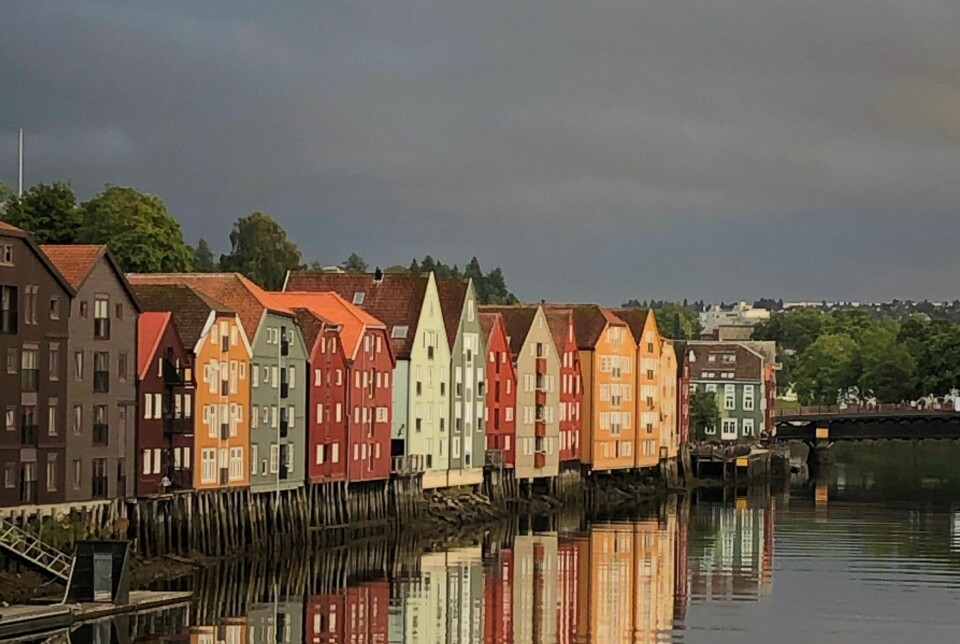 Statsforvalteren i Trøndelag ber trøndere la være å reise til området i Oslo-regionen der det muterte koronaviruset er påvist og ber dem som har kommet tilreisende fra det aktuelle området de siste ti dagene om å teste seg for covid-19. Statsforvalteren i Trøndelag ber trøndere la være å reise til området i Oslo-regionen der det muterte koronaviruset er påvist og ber dem som har kommet tilreisende fra det aktuelle området de siste ti dagene om å teste seg for covid-19.