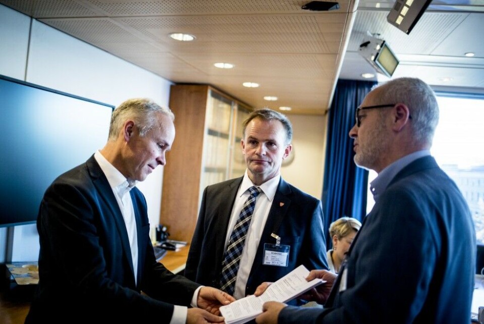 Lardal og Larvik leverte nylig sin søknad om sammenlåing. Endringene i inntektssystemet vil få betydning når andre kommuner skal ta stilling til sammenslåing det neste halvåret. Foto: Magnus Knutsen Bjørke Lardal og Larvik leverte nylig sin søknad om sammenlåing. Endringene i inntektssystemet vil få betydning når andre kommuner skal ta stilling til sammenslåing det neste halvåret. Foto: Magnus Knutsen Bjørke
