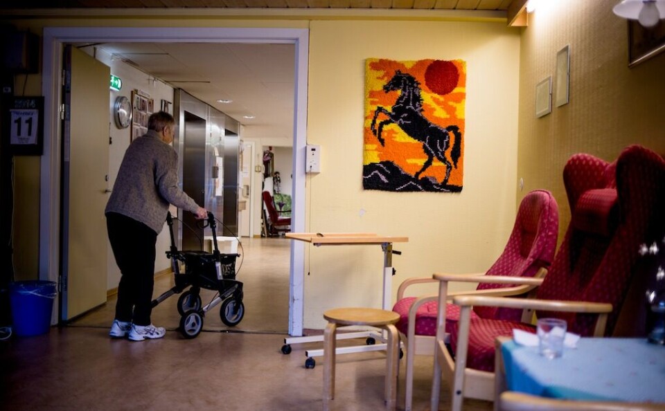 I den såkalla verdighetsgarantien står det berre at dei eldre skal ha «adgang til å komme ut». Dette er ein lite forpliktande ordlyd, meiner Johs. Vaag. Illustrasjonsfoto: Magnus K. Bjørke I den såkalla verdighetsgarantien står det berre at dei eldre skal ha «adgang til å komme ut». Dette er ein lite forpliktande ordlyd, meiner Johs. Vaag. Illustrasjonsfoto: Magnus K. Bjørke