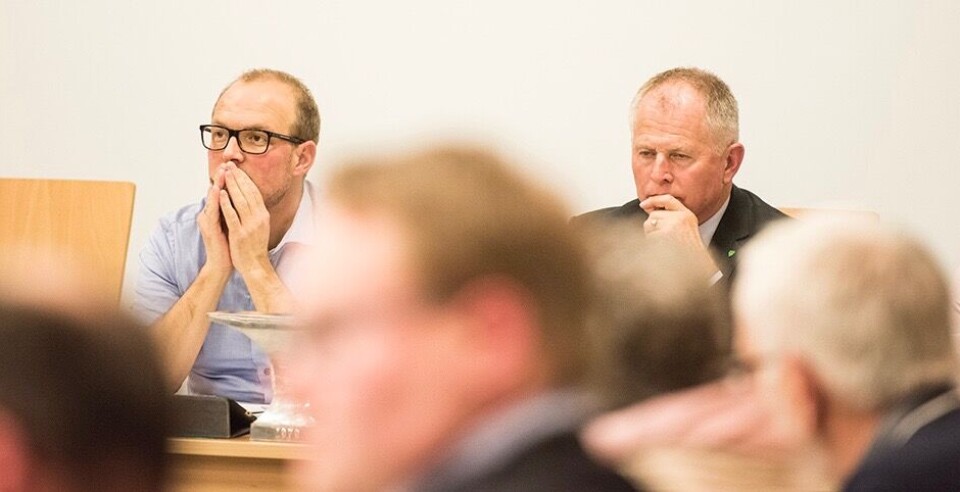 Ordfører Ole André Myhrvold (t.v) og rådmann Tor-Anders Olsen valgte til slutt å snu i den omstridte saken om bygging av omsorgsboliger. Foto: Lisa Rypeng Ordfører Ole André Myhrvold (t.v) og rådmann Tor-Anders Olsen valgte til slutt å snu i den omstridte saken om bygging av omsorgsboliger. Foto: Lisa Rypeng