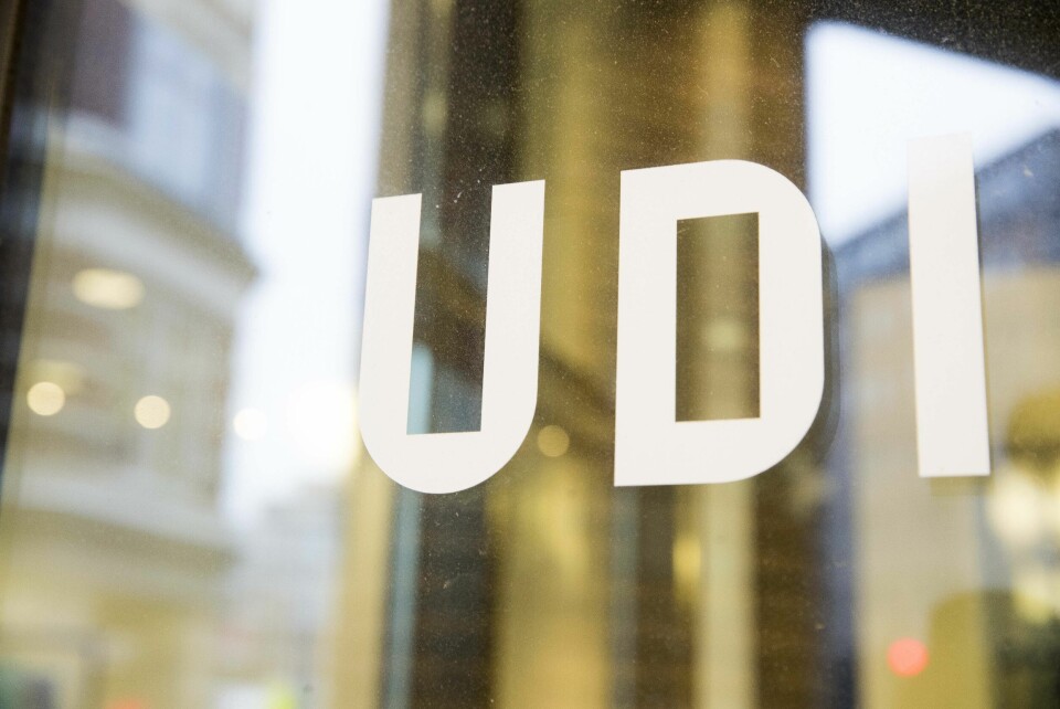 Utlendingsdirektoratet (UDI) får ikke gjennomført intervjuer med FN-flyktninger, og stengte flyplasser gjør det vanskelig å hente flyktninger som har fått opphold. Men torsdag kommer fem familier fra Libanon til Norge for å starte et nytt liv. Utlendingsdirektoratet (UDI) får ikke gjennomført intervjuer med FN-flyktninger, og stengte flyplasser gjør det vanskelig å hente flyktninger som har fått opphold. Men torsdag kommer fem familier fra Libanon til Norge for å starte et nytt liv.