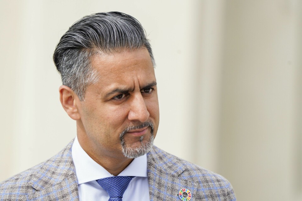 Kultur- og likestillingsminister Abid Raja (V) sier koronapandemien har vist hvor viktig et godt og klart norsk språk er for tillit og informasjonsflyt. Tirsdag lanserte han forslag til ny språklov. Kultur- og likestillingsminister Abid Raja (V) sier koronapandemien har vist hvor viktig et godt og klart norsk språk er for tillit og informasjonsflyt. Tirsdag lanserte han forslag til ny språklov.