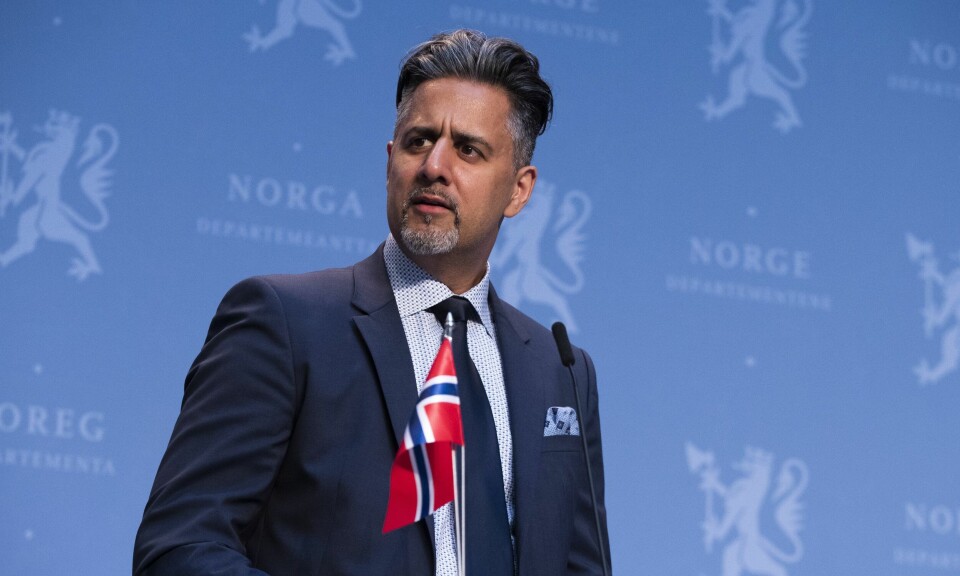 Kultur- og likestillingsminister Abid Raja og regjeringen dropper forslaget om å overføre et større ansvar på kulturområdet til fylkeskommunene som ledd i regionreformen. Kultur- og likestillingsminister Abid Raja og regjeringen dropper forslaget om å overføre et større ansvar på kulturområdet til fylkeskommunene som ledd i regionreformen.