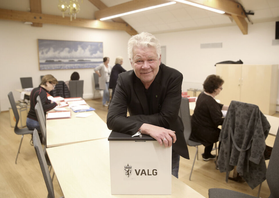 Ordfører Øivind Sand (Ap) konstaterer fornøyd at det ble nei-flertall til sammenslåing mellom Rælingen og nabokommunene. Foto: Vidar Ruud, NTB scanpix Ordfører Øivind Sand (Ap) konstaterer fornøyd at det ble nei-flertall til sammenslåing mellom Rælingen og nabokommunene. Foto: Vidar Ruud, NTB scanpix