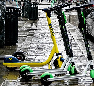 Byrådet vil ha forbud mot elsparkesykkel på fortau