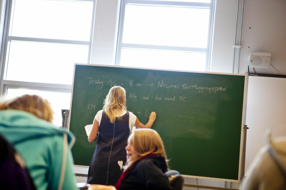 Store skoler i Oslo, Bergen, Trondheim, Stavanger, Bærum, Kristiansand, Drammen og Asker klarer ikke å etterleve lærernormen. Store skoler i Oslo, Bergen, Trondheim, Stavanger, Bærum, Kristiansand, Drammen og Asker klarer ikke å etterleve lærernormen.