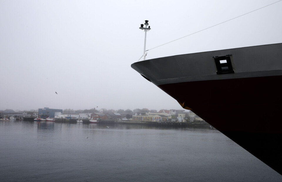 Vi har forståelse for at Hurtigruten ikke kan gå i ordinær rutefart i dagens situasjon, men det kan ikke være slik at lokalsamfunn langs kysten skal ta hele støyten, skriver lederne i Norske Havner. Vi har forståelse for at Hurtigruten ikke kan gå i ordinær rutefart i dagens situasjon, men det kan ikke være slik at lokalsamfunn langs kysten skal ta hele støyten, skriver lederne i Norske Havner.