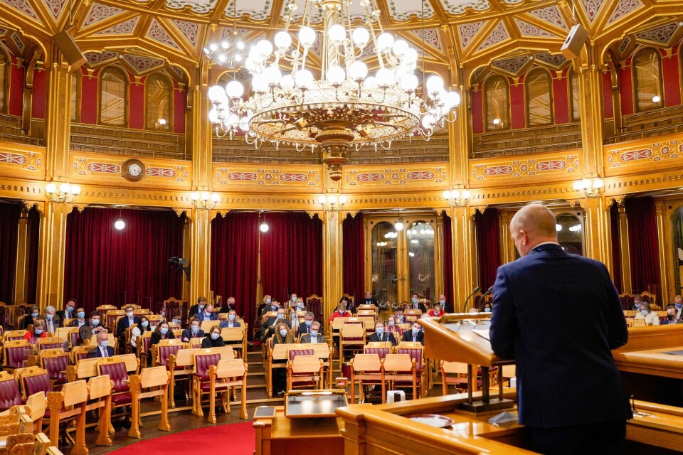 Finansminister Trygve Slagsvold Vedum (Sp) holdt mandag en redegjørelse for Stortinget om dialogen med EØS-tilsynet Esa om den nye lønnsstøtteordningen. Finansminister Trygve Slagsvold Vedum (Sp) holdt mandag en redegjørelse for Stortinget om dialogen med EØS-tilsynet Esa om den nye lønnsstøtteordningen.