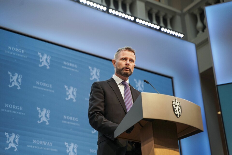 Helse- og omsorgsminister Bent Høie ber kommunene kjappe seg med vaksineringen. Her fotografert under pressekonferansen om koronasituasjonen fredag. Helse- og omsorgsminister Bent Høie ber kommunene kjappe seg med vaksineringen. Her fotografert under pressekonferansen om koronasituasjonen fredag.