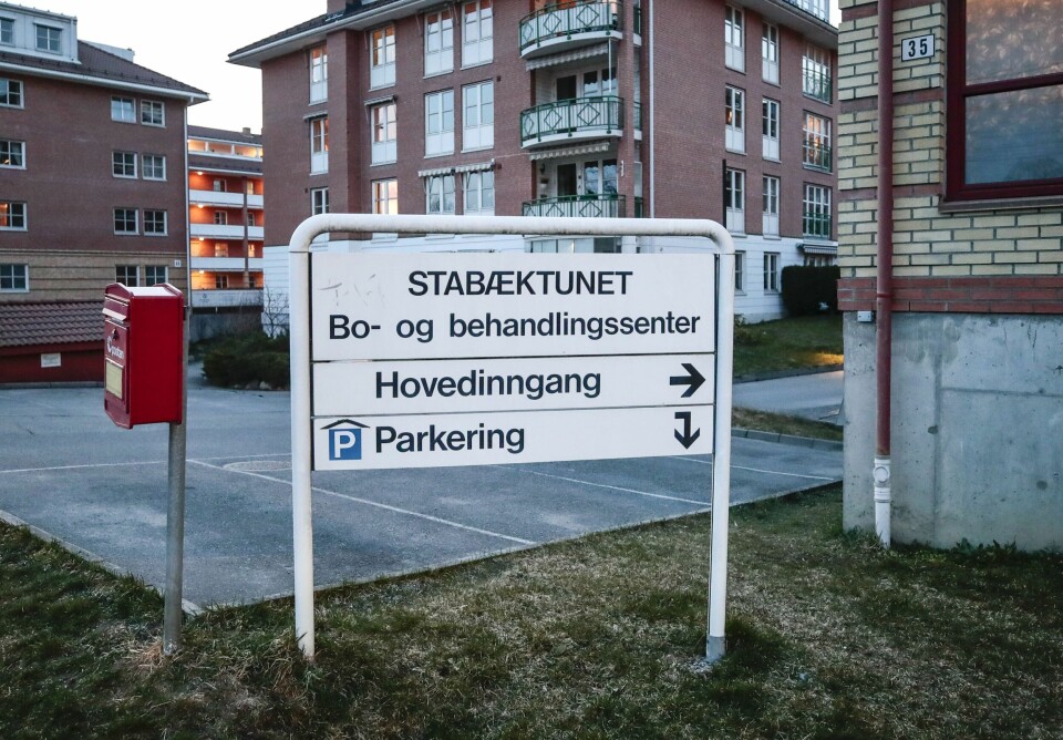 Statsforvalteren har frikjent Bærum kommune etter gjennomgang av hendelsesforløpet på Stabæktunet sykehjem, der ti personer døde av korona etter et større smitteutbrudd. Statsforvalteren har frikjent Bærum kommune etter gjennomgang av hendelsesforløpet på Stabæktunet sykehjem, der ti personer døde av korona etter et større smitteutbrudd.