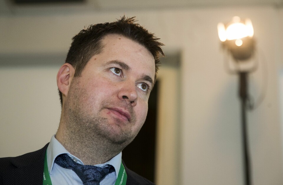 Geir Pollestad – Senterpartiets parlamentariske nestleder – advarer strømselskapene mot å gi lederbonuser. Han mener det i dagens situasjon vil være «meget upassende». Geir Pollestad – Senterpartiets parlamentariske nestleder – advarer strømselskapene mot å gi lederbonuser. Han mener det i dagens situasjon vil være «meget upassende».