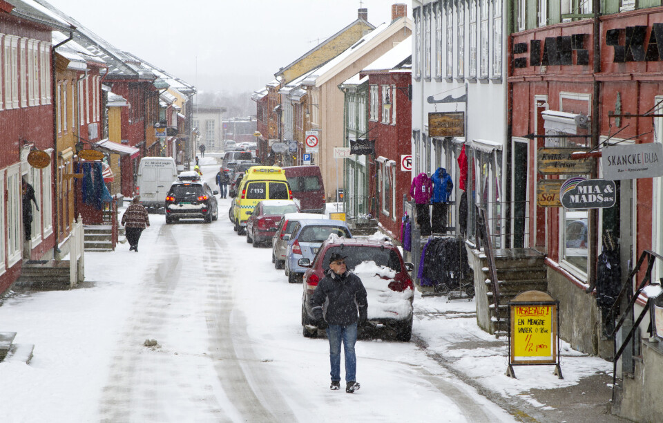 Våre etablerte forestillinger om hva en by eller tettsted skal være, hindrer oss i å skape levende bykjerner, som mange eldre tettsteder og bykjerner har vært før de forvitret i turist-klisjeer, skriver Kévin Sanouiller. Våre etablerte forestillinger om hva en by eller tettsted skal være, hindrer oss i å skape levende bykjerner, som mange eldre tettsteder og bykjerner har vært før de forvitret i turist-klisjeer, skriver Kévin Sanouiller.