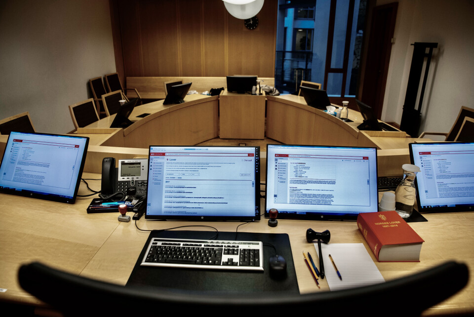 Jeg har ikke funnet rettspraksis der en har ment at det er ulovlig å besette domstolen med formannskapsmedlem, skriver Bjørn Stokvold. Jeg har ikke funnet rettspraksis der en har ment at det er ulovlig å besette domstolen med formannskapsmedlem, skriver Bjørn Stokvold.