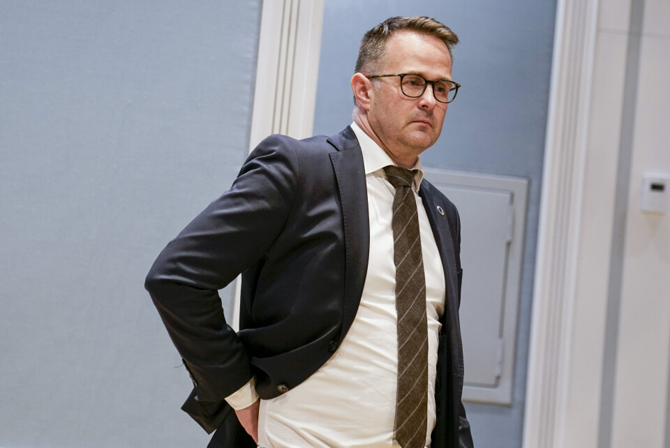 Riksmekler Mats Wilhelm Ruland har ingen planer om nye runder med partene i lærerkonflikten. Anstrengelsene før og gjennom helga for å få dem til å enes om en løsning, førte ikke fram. Riksmekler Mats Wilhelm Ruland har ingen planer om nye runder med partene i lærerkonflikten. Anstrengelsene før og gjennom helga for å få dem til å enes om en løsning, førte ikke fram.