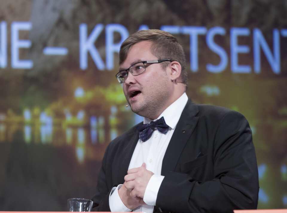 – Det føles som et nederlag. At jeg skal la trollene vinne, skriver fylkesordfører Tarjei Jensen Bech (Ap) i Troms og Finnmark i et Facebook-innlegg. – Det føles som et nederlag. At jeg skal la trollene vinne, skriver fylkesordfører Tarjei Jensen Bech (Ap) i Troms og Finnmark i et Facebook-innlegg.