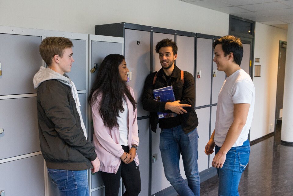 16-åringene har fullført ti år med obligatorisk grunnskole, som er den viktigste demokratiopplæringen, skriver Lubna Jeffery og Astrid Hoem. 16-åringene har fullført ti år med obligatorisk grunnskole, som er den viktigste demokratiopplæringen, skriver Lubna Jeffery og Astrid Hoem.