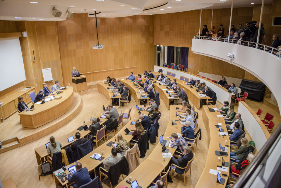 Kommunestyrene må se seg slått av både frivillige organisasjoner, arbeidstakerorganisasjoner og Stortinget i den årlige tillitsundersøkelsen. Her fra et kommunestyremøte i Lillestrøm kommune. Kommunestyrene må se seg slått av både frivillige organisasjoner, arbeidstakerorganisasjoner og Stortinget i den årlige tillitsundersøkelsen. Her fra et kommunestyremøte i Lillestrøm kommune.