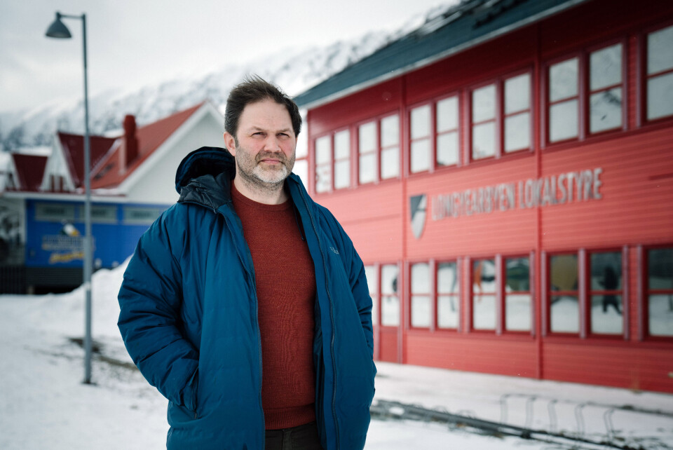 Lokalstyreleder Arild Olsen (Ap) i Longyearbyen har tro på at lokalsamfunnet skal klare å redusere energibruken og gå over til fornybar energi i årene framover. Lokalstyreleder Arild Olsen (Ap) i Longyearbyen har tro på at lokalsamfunnet skal klare å redusere energibruken og gå over til fornybar energi i årene framover.