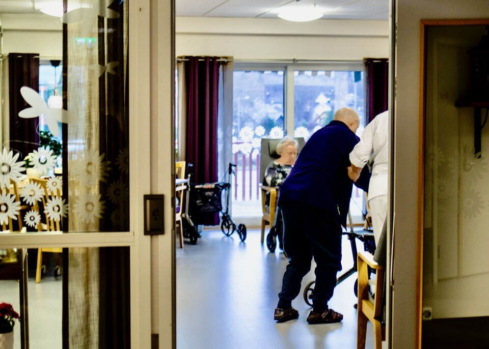 Selv om det nå er mulig å gi tilbakemelding til sykehjemmet anonymt på nettet, kommer vi ikke utenom at vi må gjøre noe med fryktkultur, lojalitetskrav og manglende takhøyde som eksisterer på noen sykehjem, skriver Hanne Marie Rostad. Selv om det nå er mulig å gi tilbakemelding til sykehjemmet anonymt på nettet, kommer vi ikke utenom at vi må gjøre noe med fryktkultur, lojalitetskrav og manglende takhøyde som eksisterer på noen sykehjem, skriver Hanne Marie Rostad.