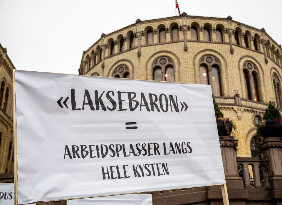 Forslaget om økt skatt på havbruksnæringen har skapt debatt. Her fra en demonstrasjon foran Stortinget 24. november 2022. Forslaget om økt skatt på havbruksnæringen har skapt debatt. Her fra en demonstrasjon foran Stortinget 24. november 2022.