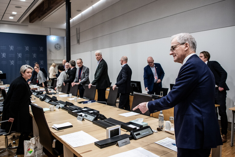 Statsminister Jonas Gahr Støre (Ap), finansminister Trygve Slagsvold Vedum (Sp) og arbeids- og inkluderingsminister Marte Mjøs Persen (Ap) før møtet med parter fra arbeidslivet på Statsministerens kontor i Oslo onsdag. Statsminister Jonas Gahr Støre (Ap), finansminister Trygve Slagsvold Vedum (Sp) og arbeids- og inkluderingsminister Marte Mjøs Persen (Ap) før møtet med parter fra arbeidslivet på Statsministerens kontor i Oslo onsdag.