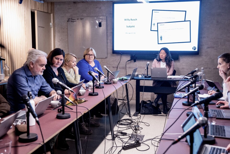 Eneste utvei for å rette opp feilaktige inntrykk skapt av mediene, kan – bortsett fra injurierettssak – være å klage til den 100 prosent pressekontrollerte PFU, skriver Anders Cappelen. Bildet er fra et møte i PFU i april. Eneste utvei for å rette opp feilaktige inntrykk skapt av mediene, kan – bortsett fra injurierettssak – være å klage til den 100 prosent pressekontrollerte PFU, skriver Anders Cappelen. Bildet er fra et møte i PFU i april.