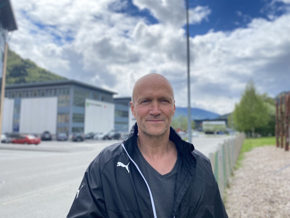 Kommunalsjef Kjell Solheim i Stryn stiller spørsmål ved hvordan skolene skal kunne sanksjonere mobilbruk i skoletida. Kommunalsjef Kjell Solheim i Stryn stiller spørsmål ved hvordan skolene skal kunne sanksjonere mobilbruk i skoletida.