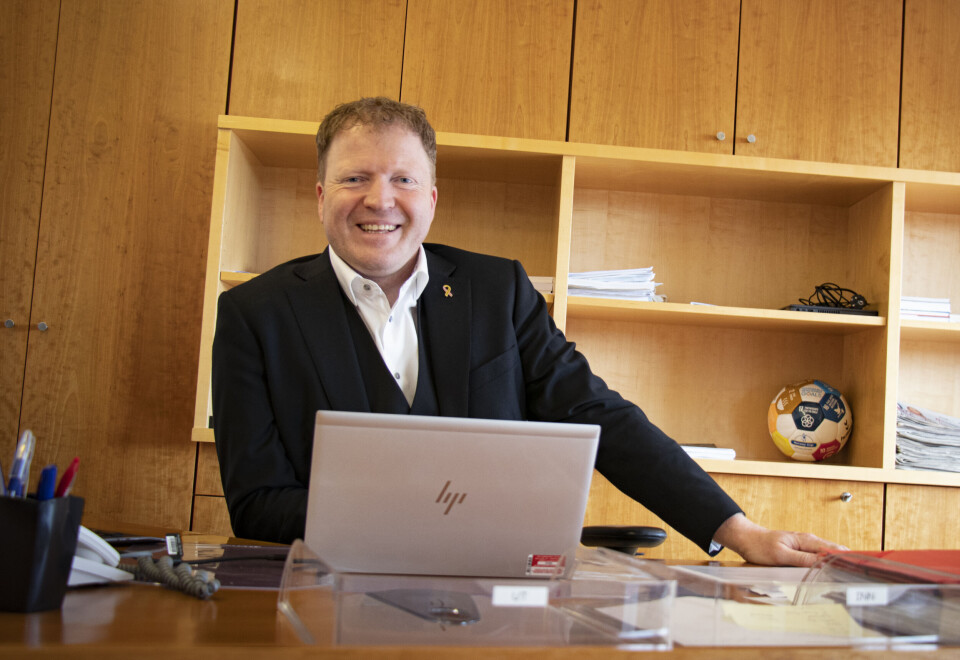 Kommunal- og distriktsminister Sigbjørn Gjelsvik (Sp) sier det er viktig at landets skattepenger kommer fellesskapet til gode og ikke ender opp hos store kommersielle eiere. Kommunal- og distriktsminister Sigbjørn Gjelsvik (Sp) sier det er viktig at landets skattepenger kommer fellesskapet til gode og ikke ender opp hos store kommersielle eiere.