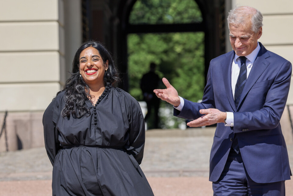 Statsminister Jonas Gahr Støre presenterer Lubna Jaffery som kultur- og likestillingsminister etter Anette Trettebergstuen som sist fredag varslet sin avgang. Foto: Geir Olsen / NTB Statsminister Jonas Gahr Støre presenterer Lubna Jaffery som kultur- og likestillingsminister etter Anette Trettebergstuen som sist fredag varslet sin avgang. Foto: Geir Olsen / NTB