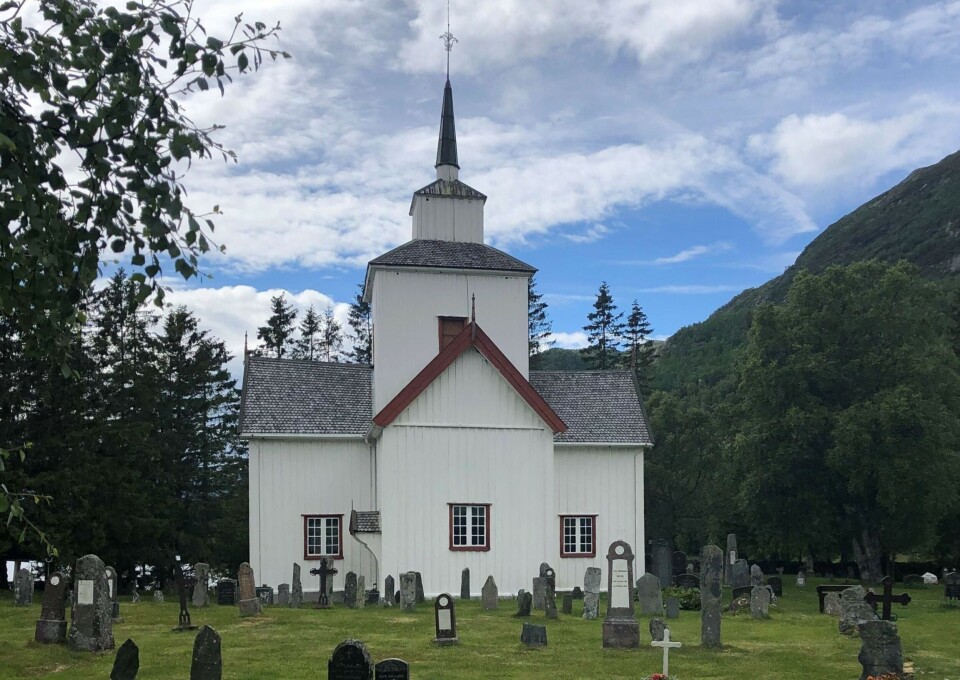 De neste 20–30 årene skal Norge bruke inntil 500 millioner kroner årlig på vedlikehold av kirkebygg. De neste 20–30 årene skal Norge bruke inntil 500 millioner kroner årlig på vedlikehold av kirkebygg.