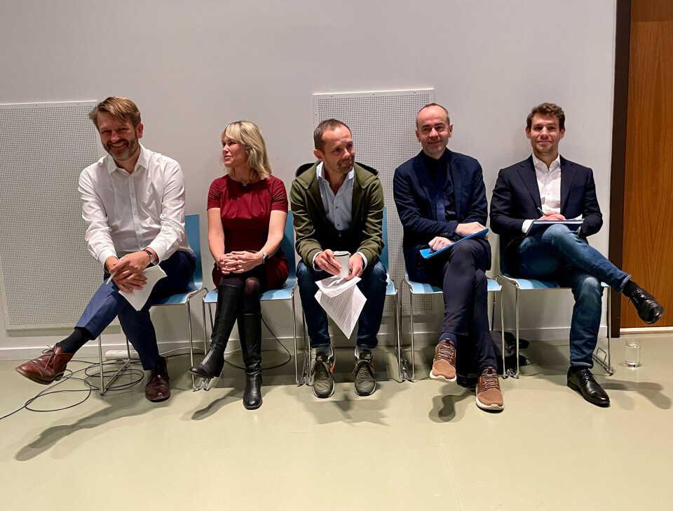 De borgerlig bystyrepartiene i Oslo ble nylig enige om samarbeidsavtale, men nå skaper budsjettet trøbbel. Fra venstre Eirik Lae Solberg (H), Anne Lindboe (H), Hallstein Bjercke (V), Øyvind Håbrekke (KrF), og Magnus Birkelund (Frp) De borgerlig bystyrepartiene i Oslo ble nylig enige om samarbeidsavtale, men nå skaper budsjettet trøbbel. Fra venstre Eirik Lae Solberg (H), Anne Lindboe (H), Hallstein Bjercke (V), Øyvind Håbrekke (KrF), og Magnus Birkelund (Frp)