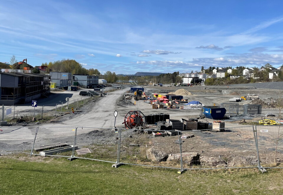 Staten må i større grad gripe inn overfor kommunene hvis deres utbyggingsplaner er i strid med målet om netto null utslipp fra arealbrukssektoren innen 2030, mener et ekspertutvalg. Staten må i større grad gripe inn overfor kommunene hvis deres utbyggingsplaner er i strid med målet om netto null utslipp fra arealbrukssektoren innen 2030, mener et ekspertutvalg.