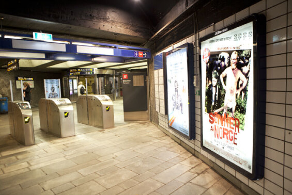 Reklame fra JCDecaux på Nationaltheatret stasjon. Foto: Vegard Venli Reklame fra JCDecaux på Nationaltheatret stasjon. Foto: Vegard Venli
